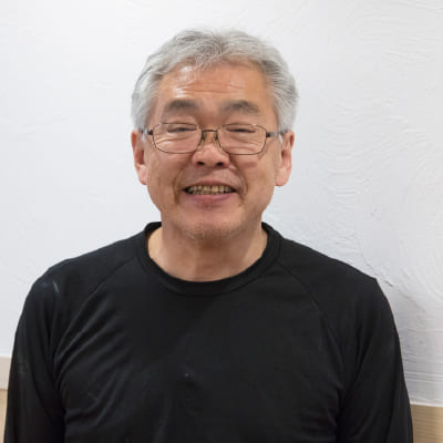 ムクヤホームの廃棄物回収 スタジオエスエイッチケイ 臼木の顔写真