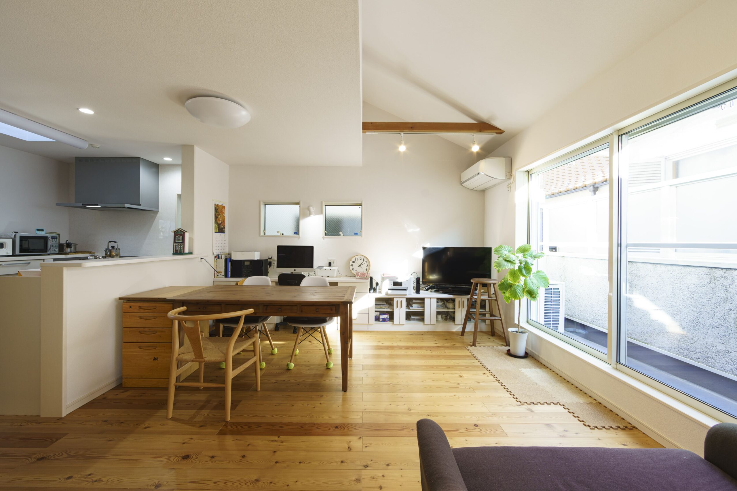 陽の降り注ぐナチュラルガーデンハウス