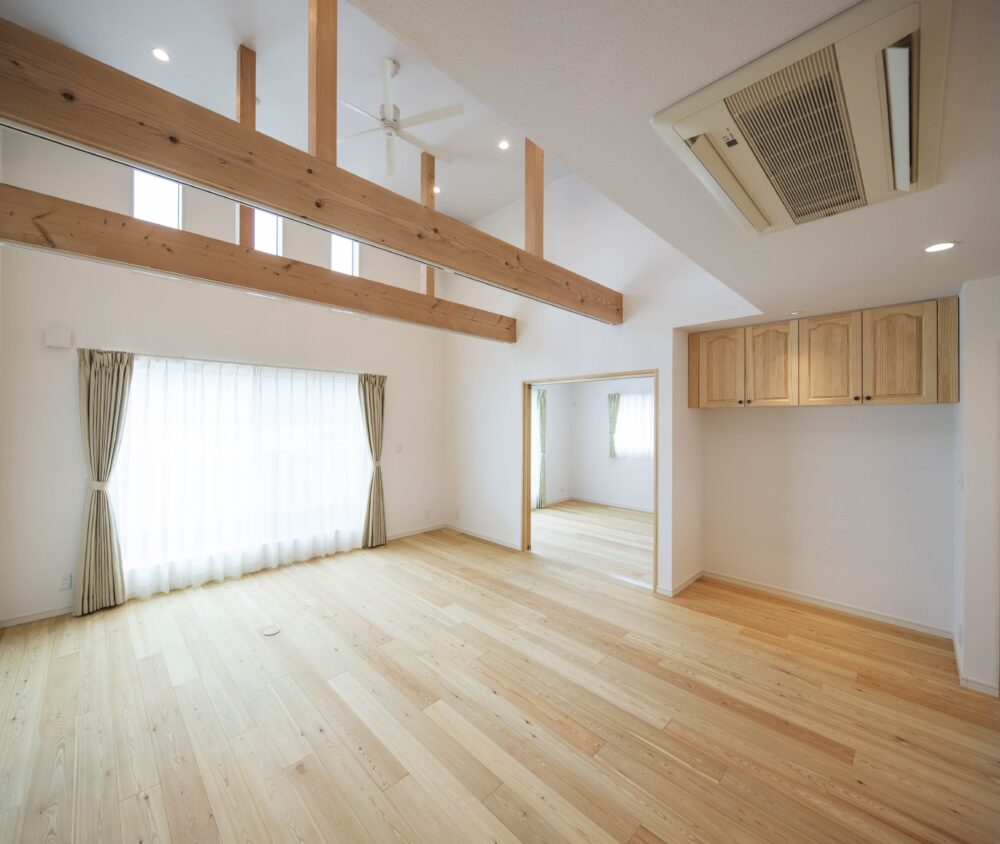 勾配天井にしようか迷ってる人必見!勾配天井のメリット・デメリットのイメージ