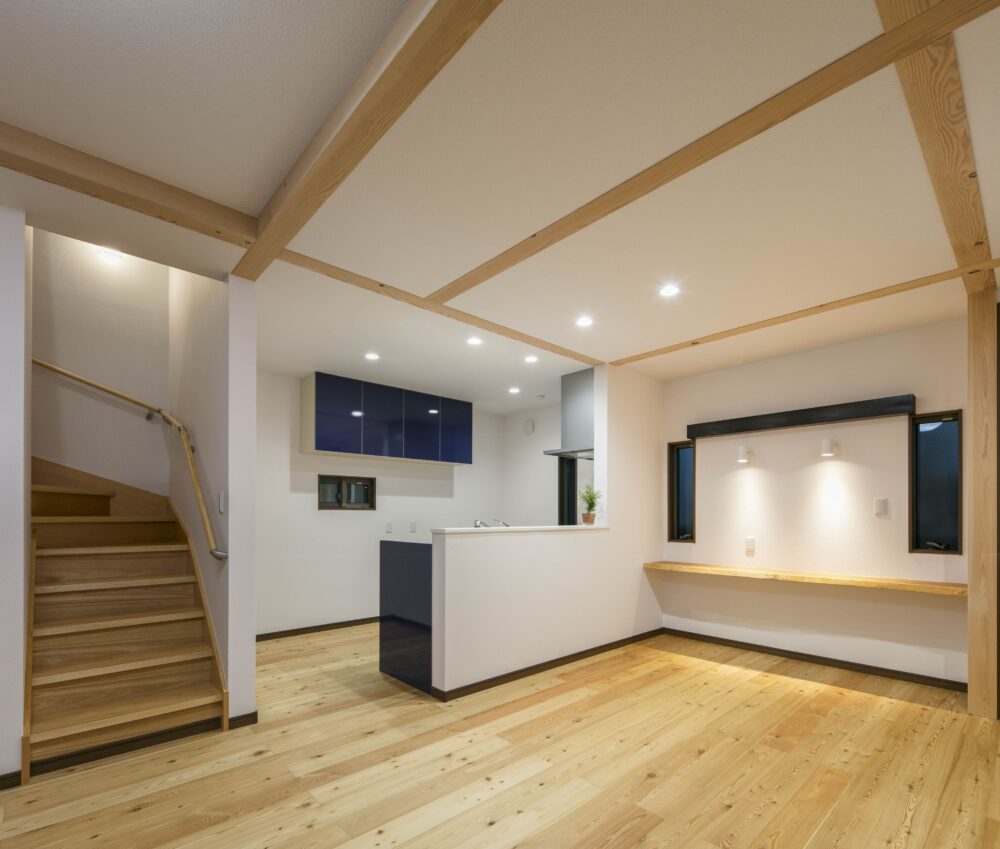 折り上げ天井と見せ梁が美しい家のイメージ