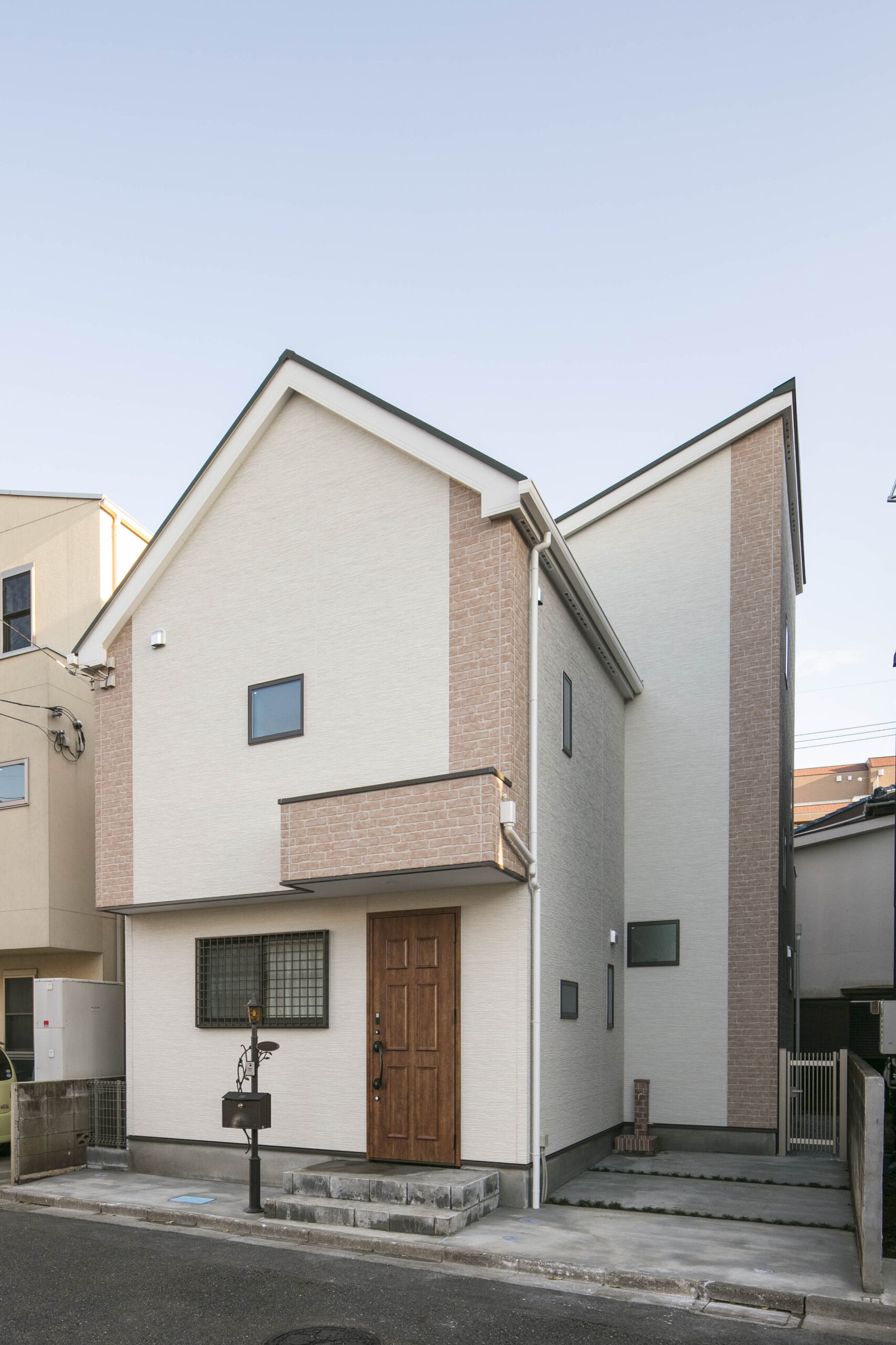 清潔感溢れる白い家